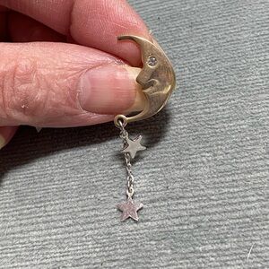 Avon 1978 “Man in the Moon” Gold Tone silver Pinback Brooch Decorative Pin 1.5”